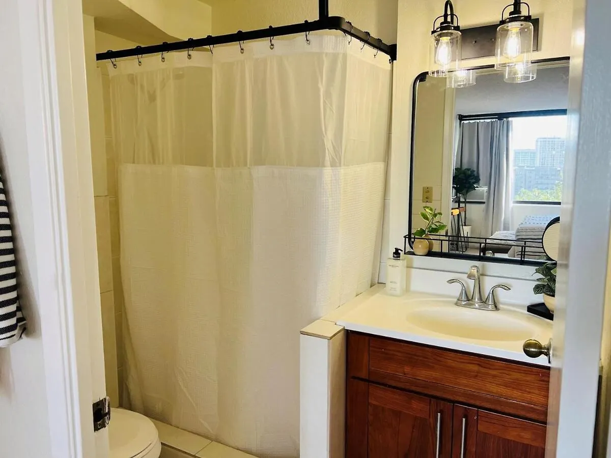 Modern Surf Chic Studio In Waikiki Honolulu