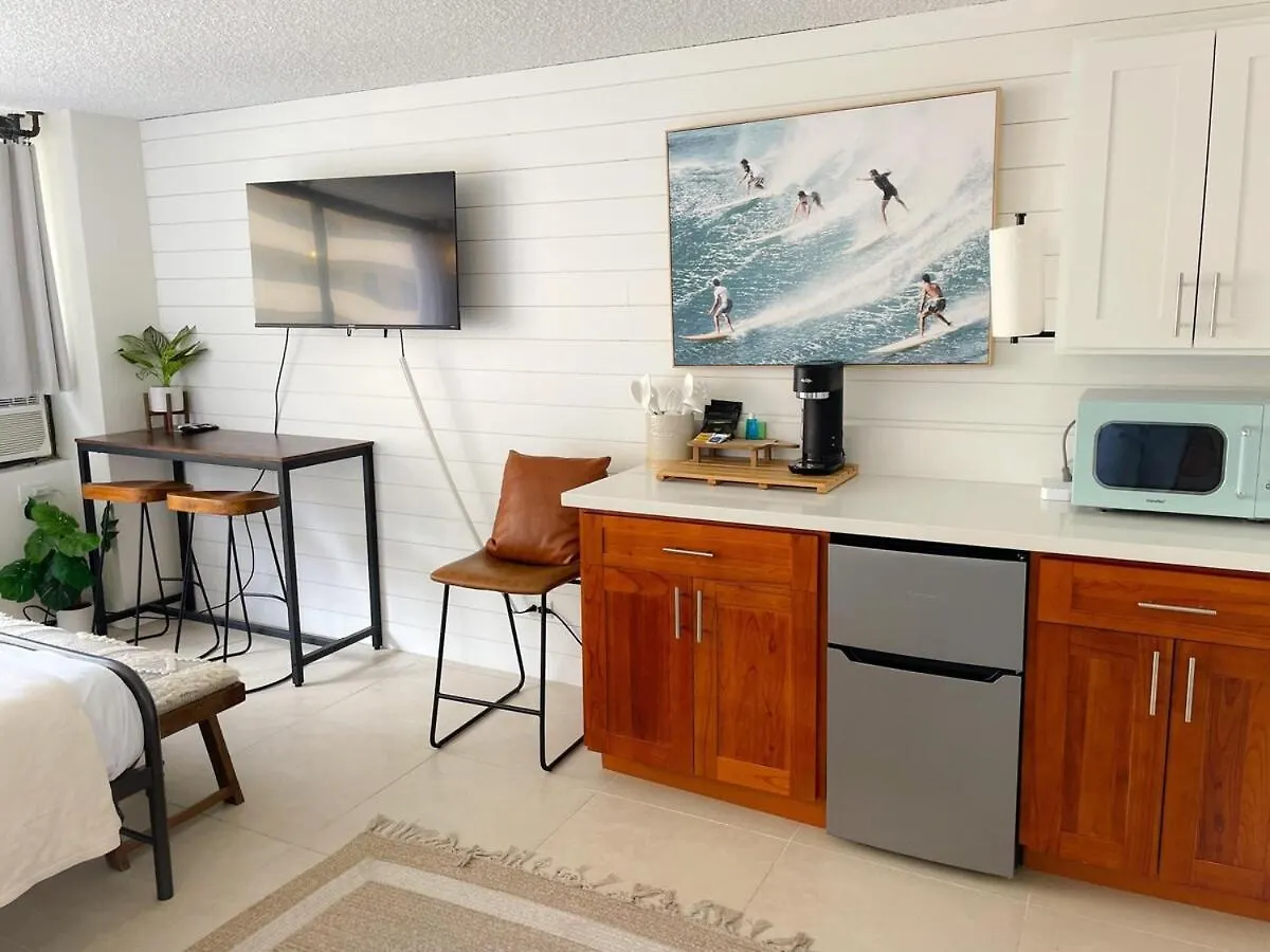 Modern Surf Chic Studio In Waikiki Honolulu Apartment
