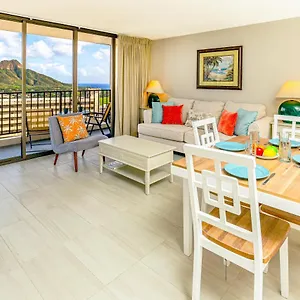 Diamond Head & Ocean View Gem Near Waikiki Beach, Parking's On Us Apartment